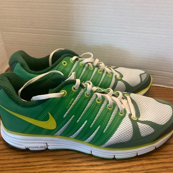Nike Women’s 12 Green White & Yellow Athletic Running Shoes - Picture 6 of 14